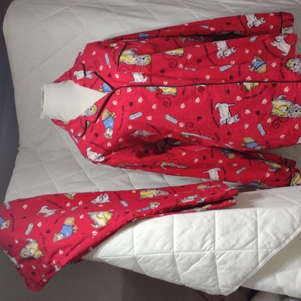 Adorable puppy pj's, sz Med